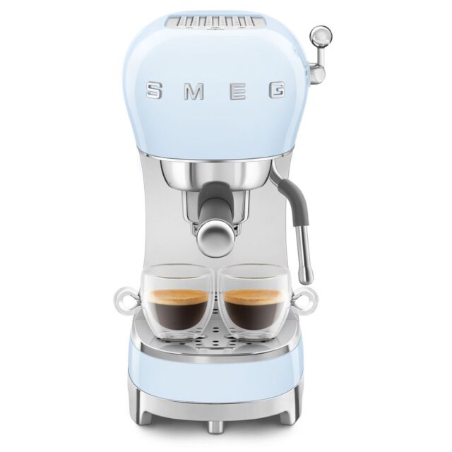 Smeg ECF02PBEU coffee machine pastel blue - imagine 5