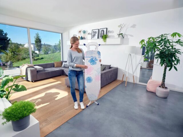 Leifheit 72610 Classic M Compact ironing board  1200 x 380 mm - imagine 2