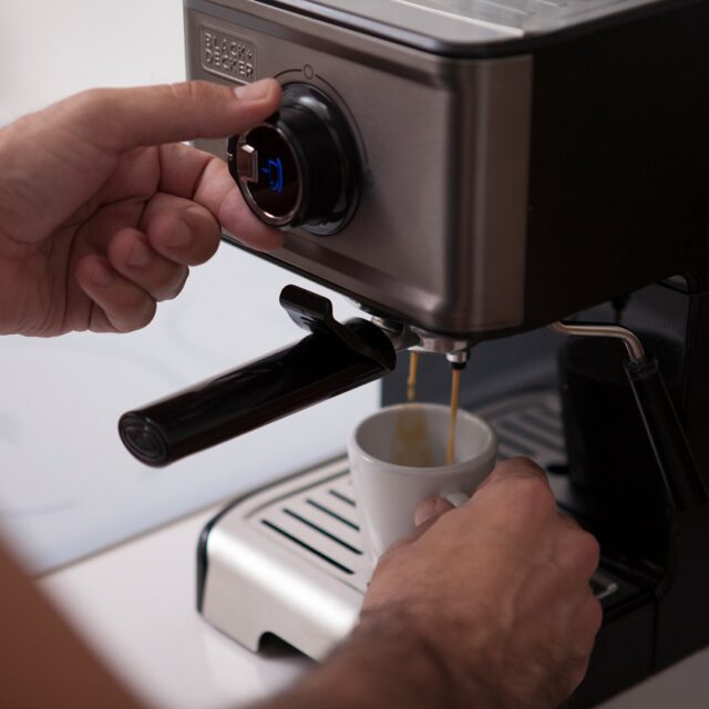 Espresso coffee maker Black+Decker BXCO1200E (1200W) - imagine 10