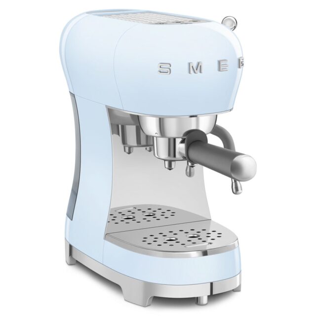 Smeg ECF02PBEU coffee machine pastel blue - imagine 3