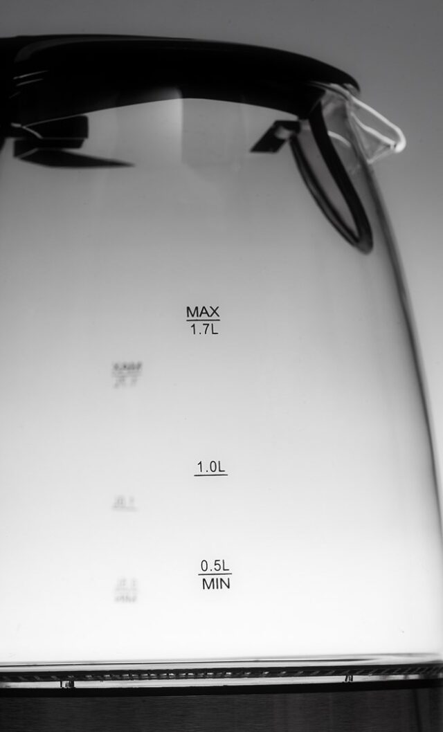 Adler AD 1225 electric kettle 1.7 L Black Stainless steel Transparent 2200 W - imagine 5