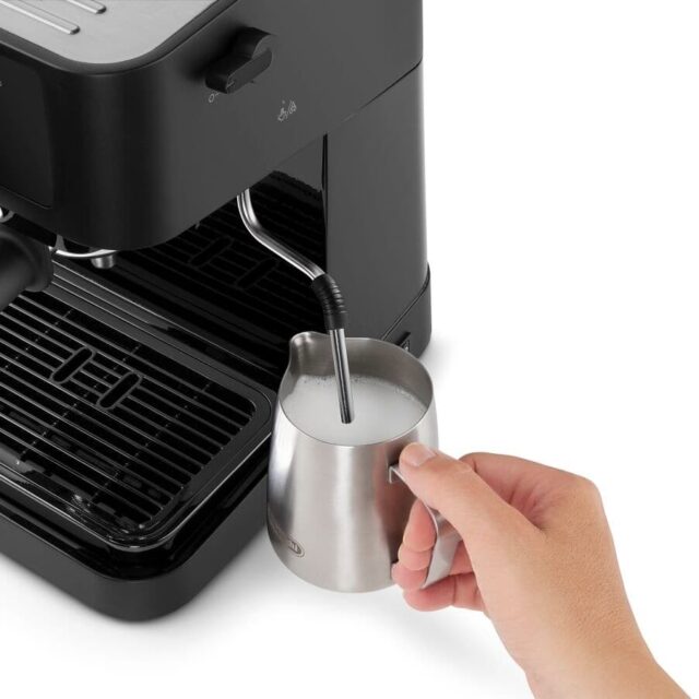 Delonghi | Coffee Maker | EC230 | Pump pressure 15 bar | Built-in milk frother | Semi-automatic | 360° rotational base No | 1100 W | Black - imagine 4