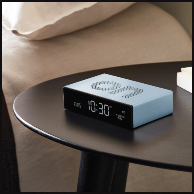 Lexon Flip Premium Two-sided Alarm Clock light blue LR152LB1 - imagine 6