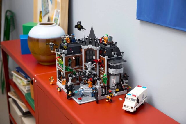 LEGO BATMAN 76300 Arkham Asylum - imagine 8