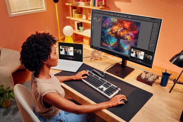 HP OMEN Transcend 31.5 inch UHD 240Hz OLED Gaming Monitor - Transcend 32 - imagine 6