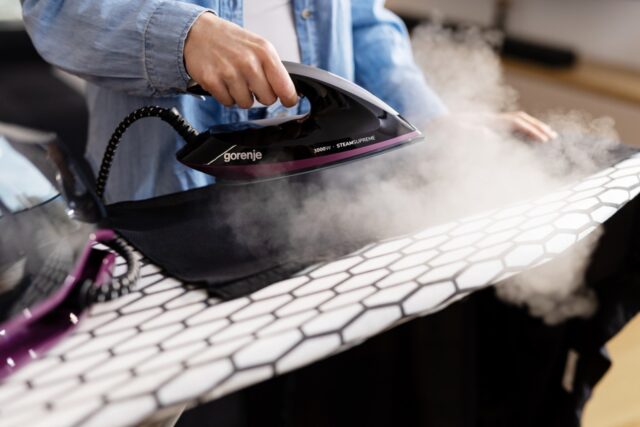 Steam generator Gorenje SGD3000BKV 1.5 L Ceramic soleplate Black - imagine 10