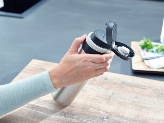 Leifheit 03272 travel mug 600 ml Silver Stainless steel - imagine 3