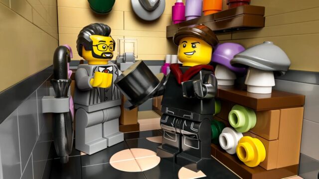 LEGO ICONS 10350 Tudor Corner - imagine 8