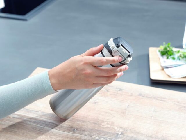 Leifheit 03272 travel mug 600 ml Silver Stainless steel - imagine 2