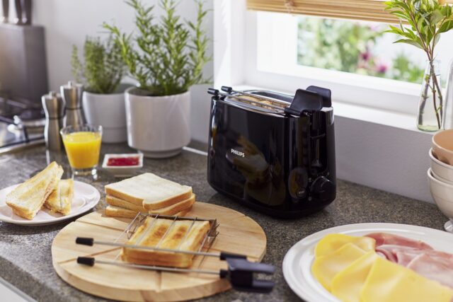 Philips Daily Collection HD2583/90 Toaster 600 W Black - imagine 5