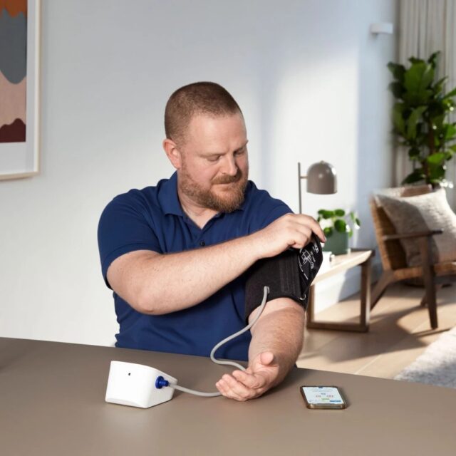 Omron M2 Intelli IT+ Upper arm Automatic 1 user(s) - imagine 5