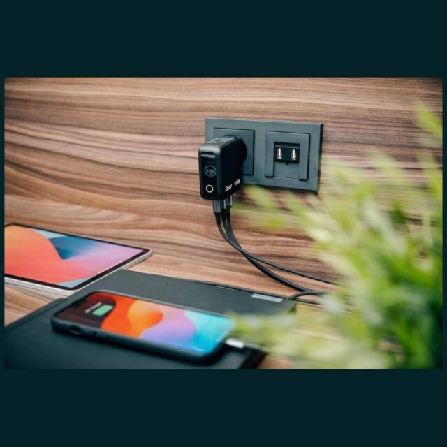 Verbatim Mini GaN mains charger 100W 2xUSB-C PD/1x USB-A QC EU/UK/USA adapter black 30239 - imagine 3