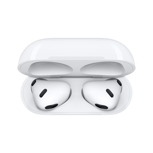 Apple AirPods (3rd generation) with MagSafe Charging Case - imagine 5