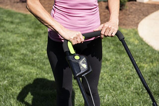 33 cm cordless mower Greenworks GD24LM33K4 - 2516107UB - charger + 4Ah battery kit - imagine 4