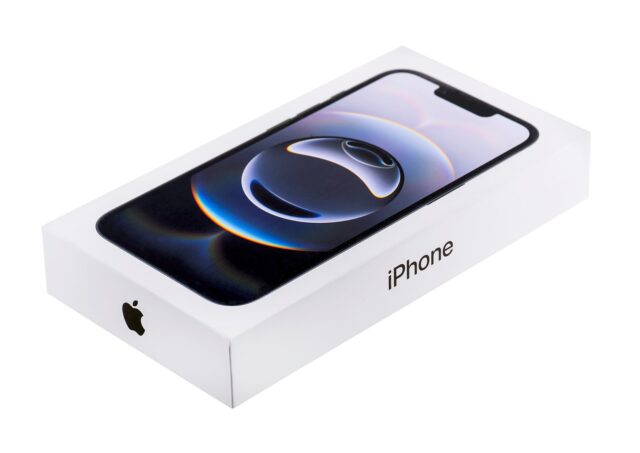 Apple iPhone 16e 15.5 cm (6.1 ) Dual SIM iOS 18 5G USB Type-C 128 GB Black - imagine 9