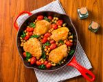 Le Creuset Signature Cast Iron Skillet 23cm - imagine 5