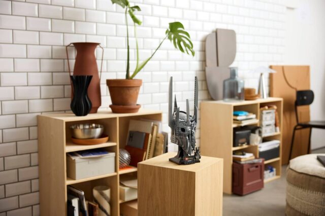 LEGO ICONS 11373 The Lord of the Rings: Sauron's Helmet - imagine 7