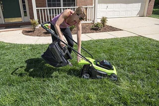 33 cm cordless mower Greenworks GD24LM33K4 - 2516107UB - charger + 4Ah battery kit - imagine 5