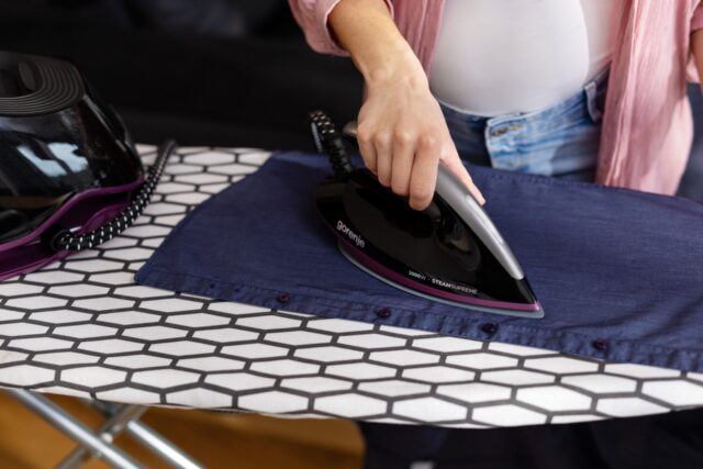 Steam generator Gorenje SGD3000BKV 1.5 L Ceramic soleplate Black - imagine 8