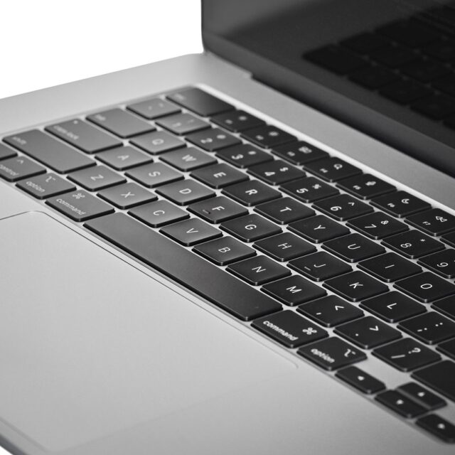 Apple MacBook Air Apple M M4 Laptop 38.9 cm (15.3 ) 16 GB 256 GB SSD Wi-Fi 6E (802.11ax) macOS Sequoia Silver - imagine 3