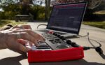 AKAI MPK Mini Play MK3 Control keyboard Pad controller MIDI USB Black  Red - imagine 8