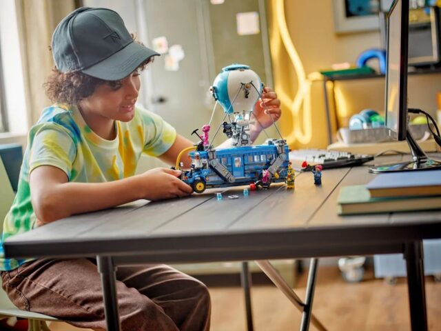 LEGO FORTNITE 77073 Battle Bus - imagine 7