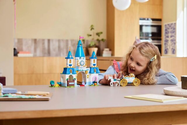 LEGO DISNEY PRINCESS 43275 Cinderella's Castle and Horse Carriage - imagine 9