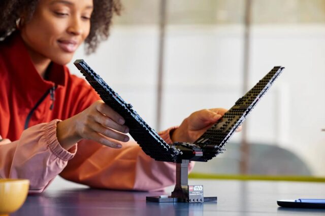 LEGO STAR WARS 75406 Kylo Ren's Command Shuttle - imagine 7