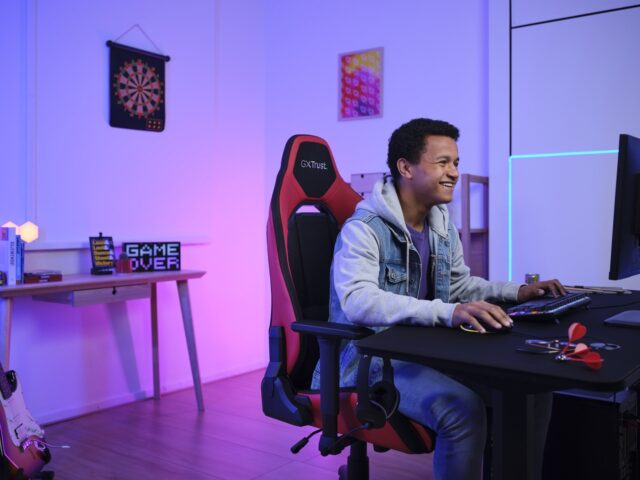 Trust GXT 714 RUYA Universal gaming chair Black  Red - imagine 8