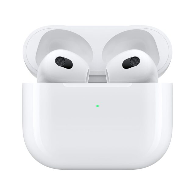Apple AirPods (3rd generation) with MagSafe Charging Case - imagine 4