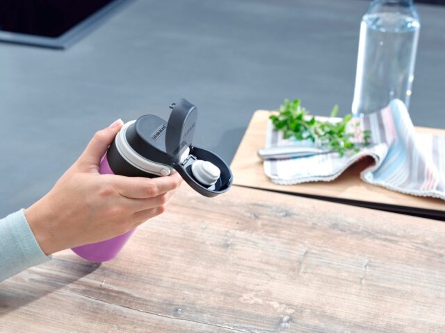 Leifheit Thermal mug Flip 350 ml Purple - imagine 5