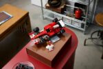LEGO ICONS 11375 Ferrari F2004 & Michael Schumacher - imagine 9