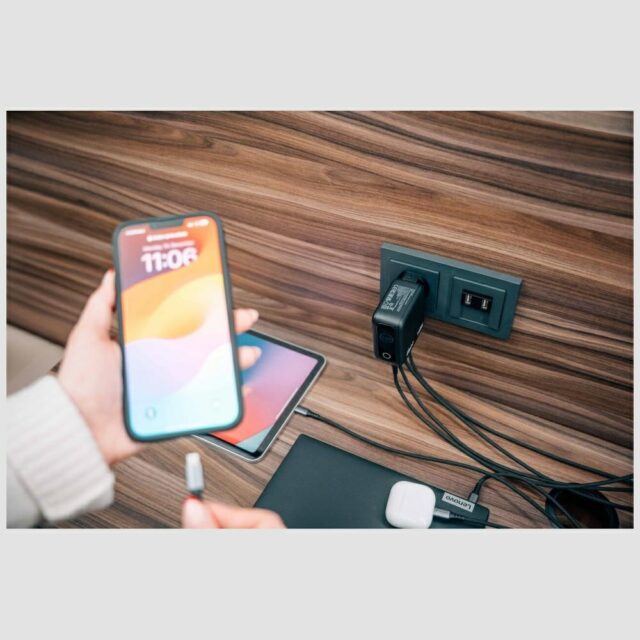 Verbatim Mini GaN mains charger 140W 3xUSB-C PD/1x USB-A QC EU/UK/USA adapter black 30240 - imagine 5