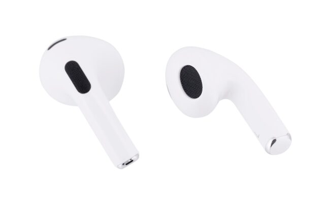 Apple AirPods (3rd generation) with Lightning Charging Case - imagine 7
