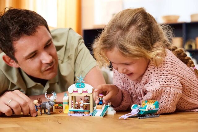 LEGO DISNEY 43256 Anna's Sleigh Adventure - imagine 7