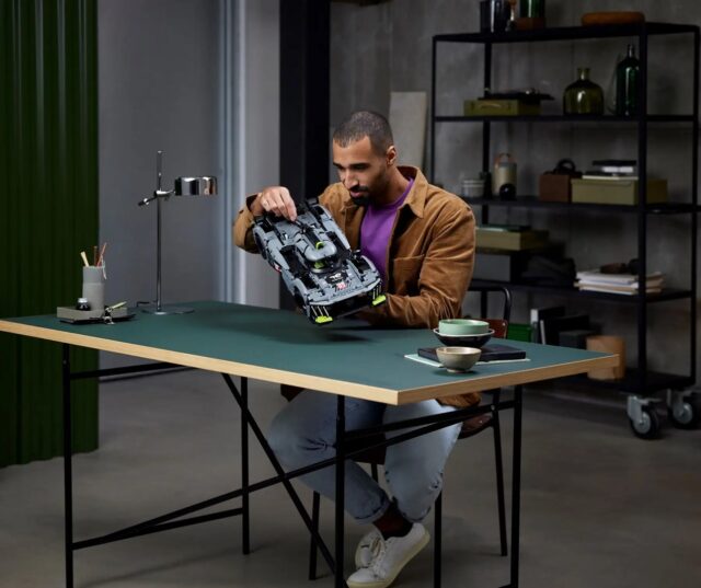 LEGO TECHNIC 42156 24H LE MANS - PEUGEOT 9X8 - imagine 6