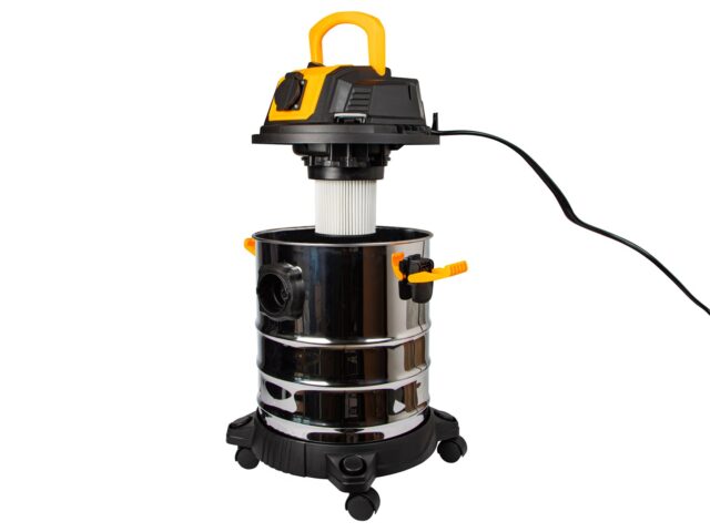 BLOW WD3300 industrial vacuum cleaner with 230V socket 2000W - imagine 3