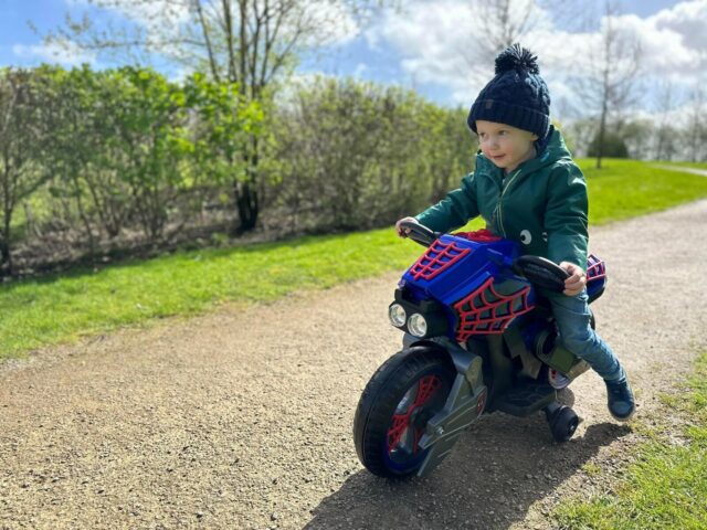 Children's electric ride-on Spider-Man Huffy motorbike 17345W - imagine 9