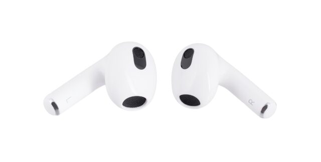 Apple AirPods (3rd generation) with Lightning Charging Case - imagine 4