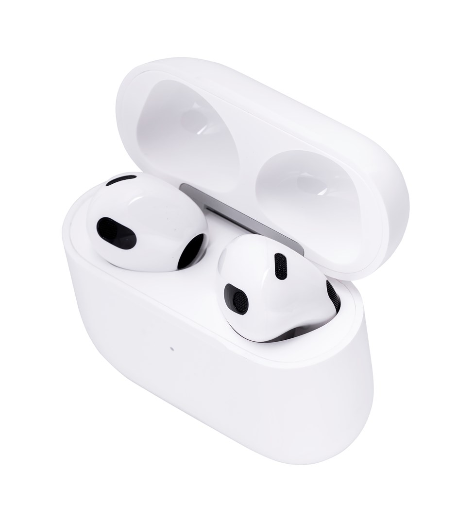 cps-93eb3f25ca6429977bce4bb002ce4a2d-2026-03-01-05-09-02 Apple AirPods (3rd generation) with Lightning Charging Case - imagine 1
