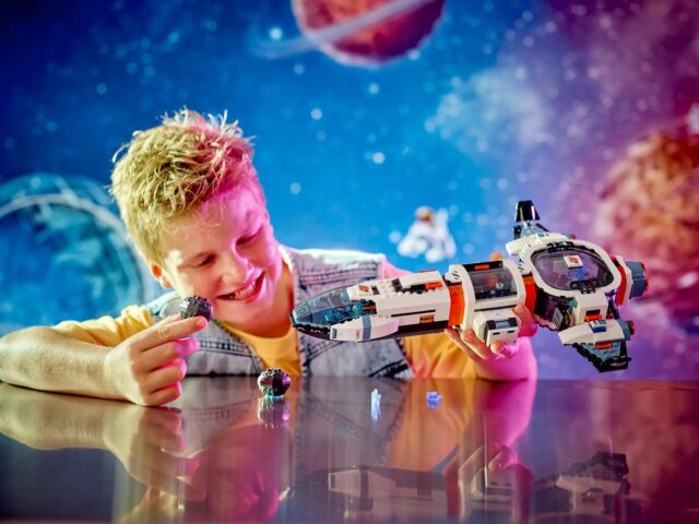 LEGO CITY 60446 Modular Galactic Spaceship - imagine 9