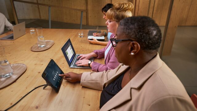 HP EliteBook 860 G11 Intel Core Ultra 7 155U Laptop 40.6 cm (16 ) WUXGA 16 GB DDR5-SDRAM 512 GB SSD Wi-Fi 6E (802.11ax) Windows 11 Pro Silver - imagine 8