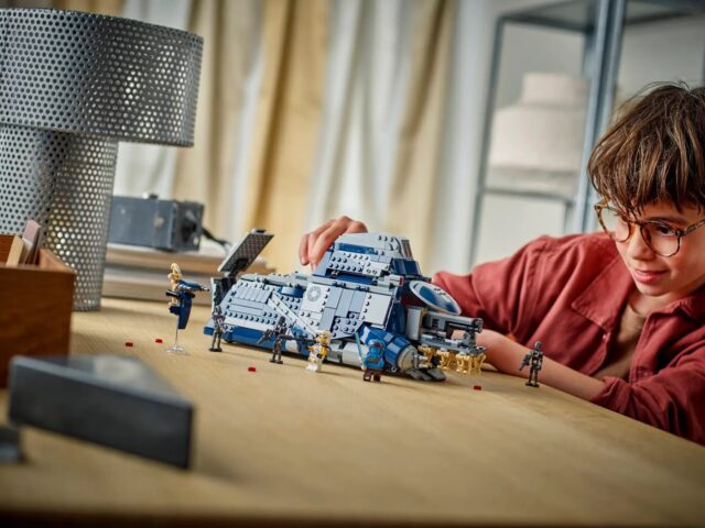 LEGO STAR WARS 75435 Battle of Felucia Separatist MTT - imagine 9