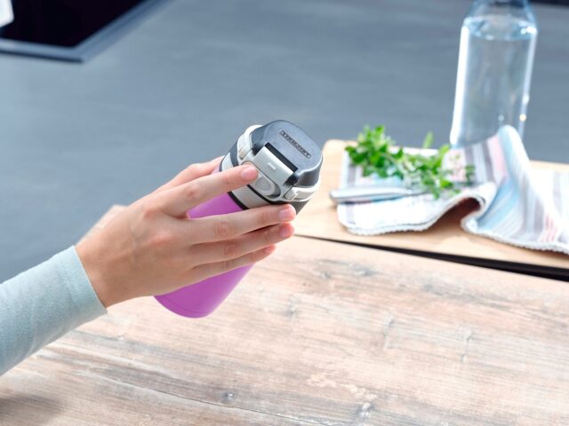 Leifheit Thermal mug Flip 350 ml Purple - imagine 3