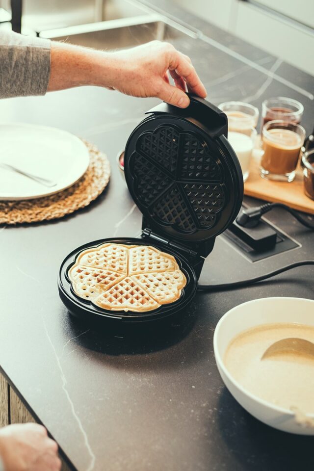 Severin WA 2103 waffle iron 4 waffle(s) 1200 W Black  Silver - imagine 9