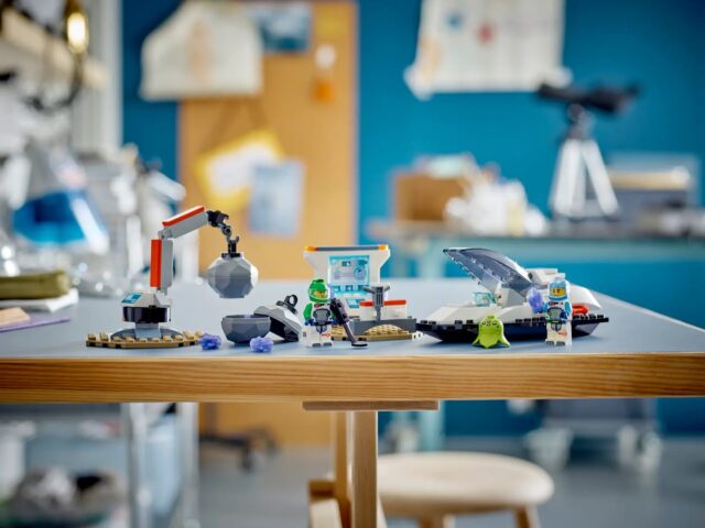 LEGO CITY 60429 SPACESHIP AND ASTEROID DISCOVERY - imagine 10