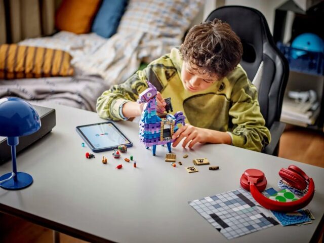 LEGO FORTNITE 77071 Supply Llama - imagine 7