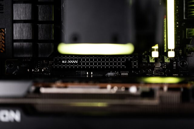 Actina 5901443413806 PC AMD Ryzen™ 7 8700F 32 GB DDR5-SDRAM 1 TB SSD AMD Radeon RX 7700 XT Midi Tower Black - imagine 8