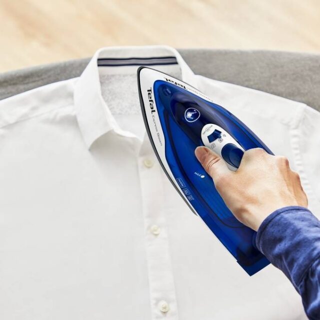 Tefal FV2838 Dry & Steam iron Cerilium soleplate 2400 W Blue  White - imagine 3