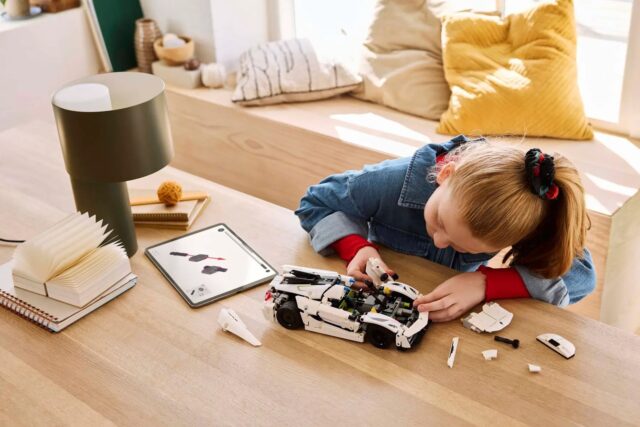 LEGO TECHNIC 42184 Koenigsegg Jesko Absolut Hypercar - imagine 10